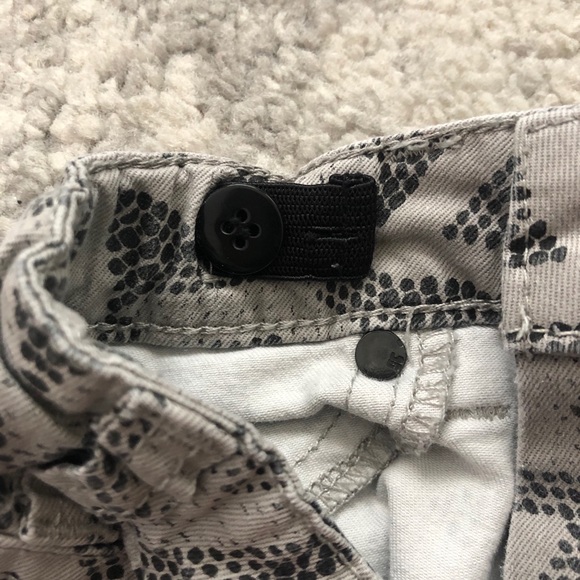 3/$30 Black & Gray Patterned Joe’s Jeans Size 6X - Picture 6 of 7